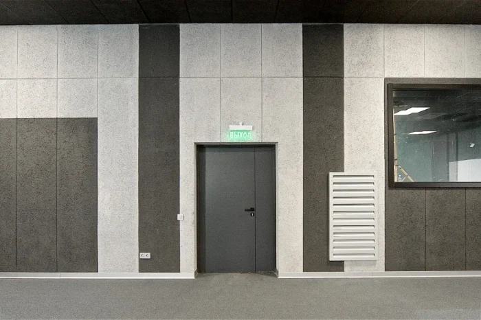 WINAL™ Soundcore W — акустические панели у дверного проёма, Москино
