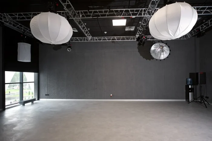WINAL™ Soundcore W — съёмочный зал с акустическими стеновыми панелями, Москино